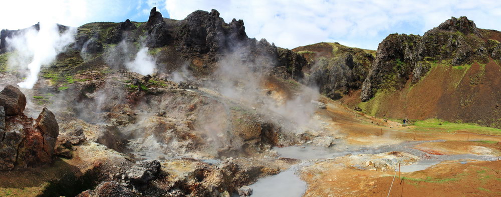 Smoking wall in the upper reaches of the hot river Hveragerdi