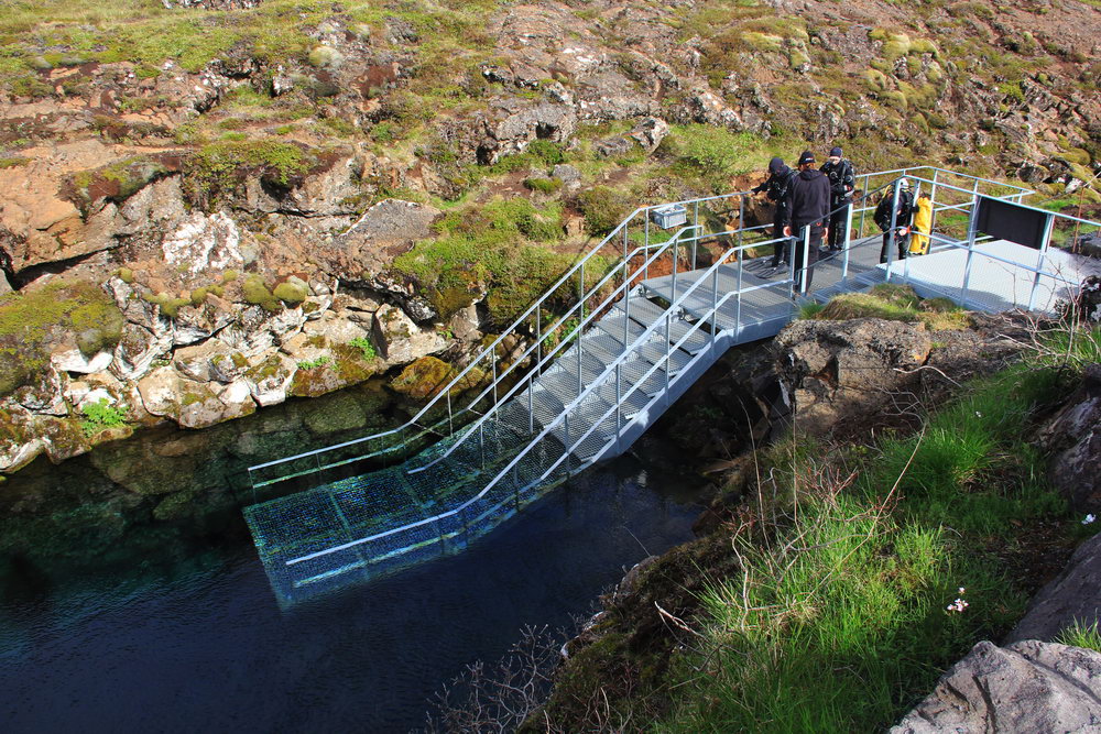 Силфра разлом в земной коре уходящий на 40 метров в глубину, Тингвелир, Золотое Кольцо, Исландия