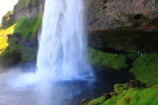 Водопад Сельяландсфосс - загляни за водопад!