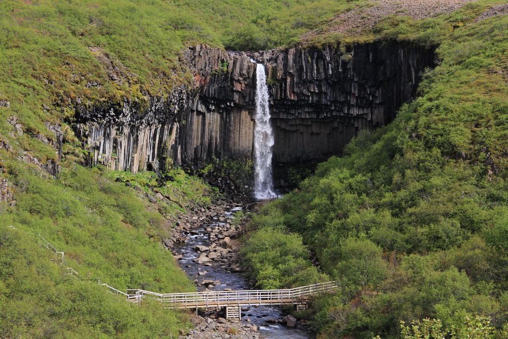 Водопад Свартифосс с базальтовыми скалами, самостоятельное путешествие по Исландии за 7 дней