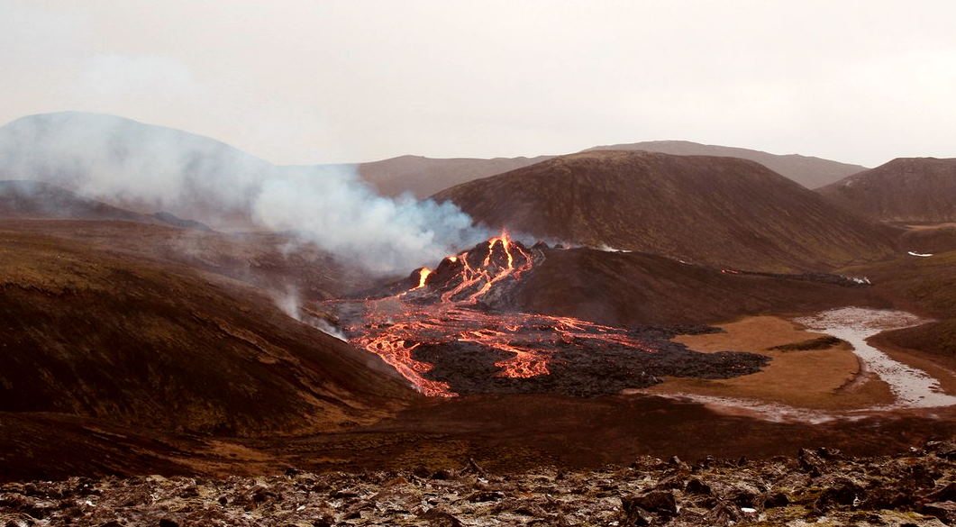 извержение вулкана в Исландии 2021